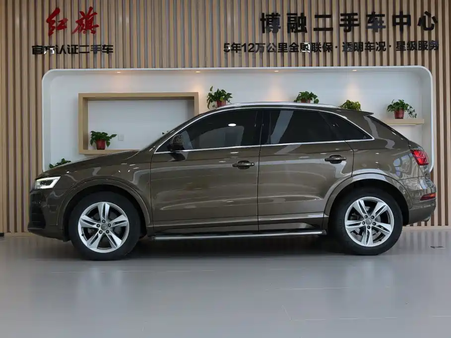 Photo 2 - Audi Q3