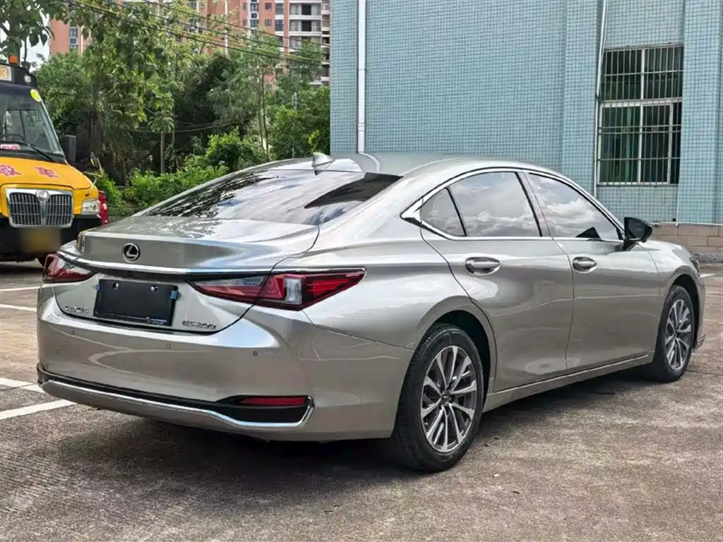 Lexus ES 2022 200 Excellence Edition фото 6