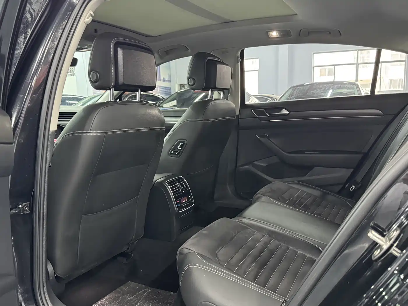 Volkswagen Magotan 2021 330TSI DSG 30th Anniversary Edition фото 5