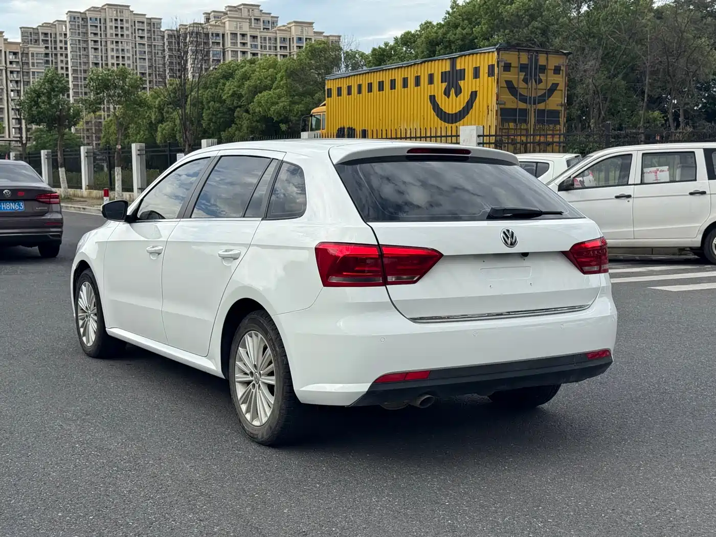 Volkswagen Lavida Tour 2014 1.6L Automatic Sport фото 4