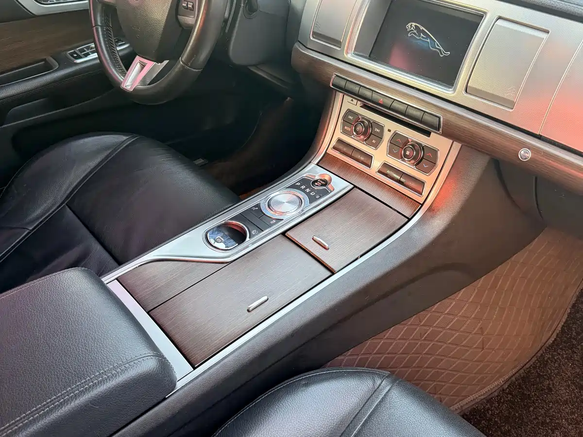 Jaguar XF 2014 2015 XF 2.0T Style Edition