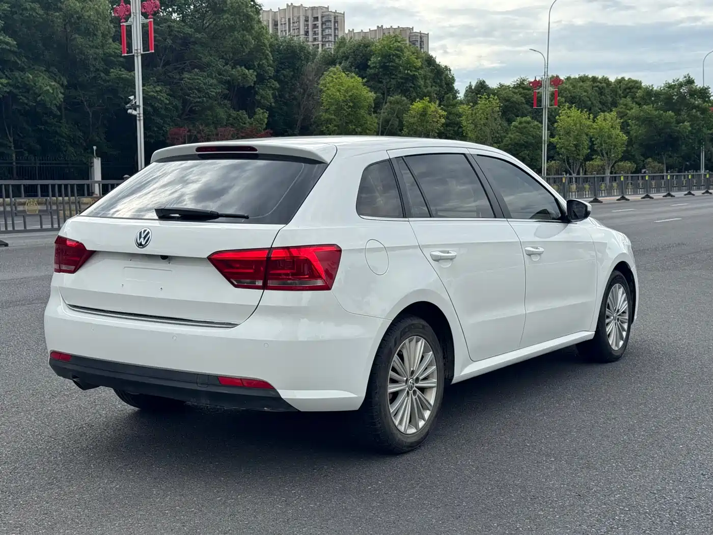 Volkswagen Lavida Tour 2014 1.6L Automatic Sport фото 5