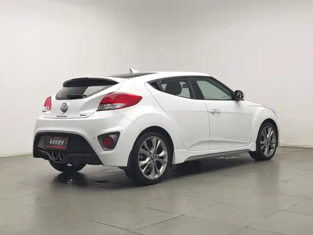 Hyundai Veloster 2015 1.6T Automatic Premium Edition — фото 2