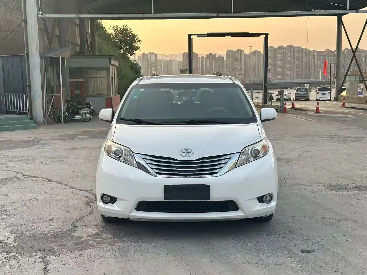 Toyota Sienna 2015 3.5L 2WD LE фото 2