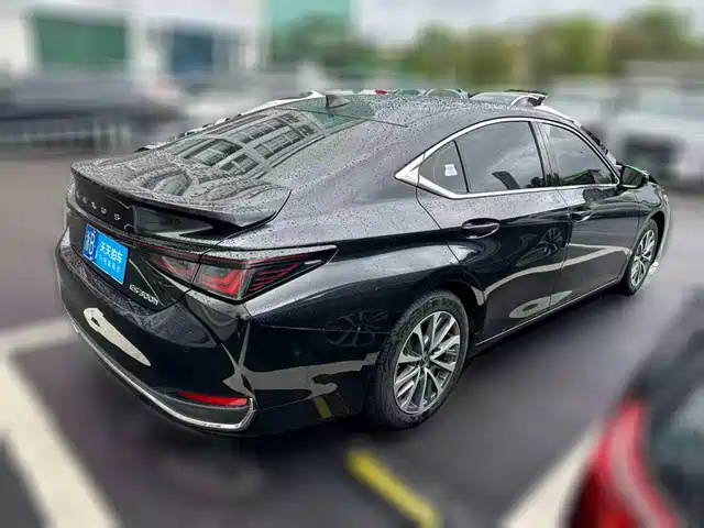 Lexus ES 2025 300h Ultimate Edition — фото 2