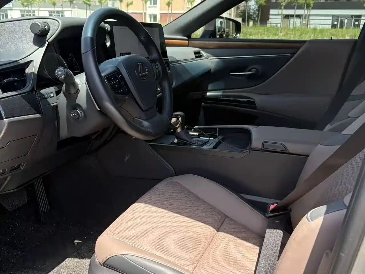 Lexus ES 2024 200 Premium Edition фото 4