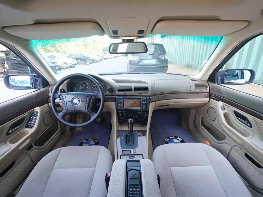 BMW 7 Series фото 4