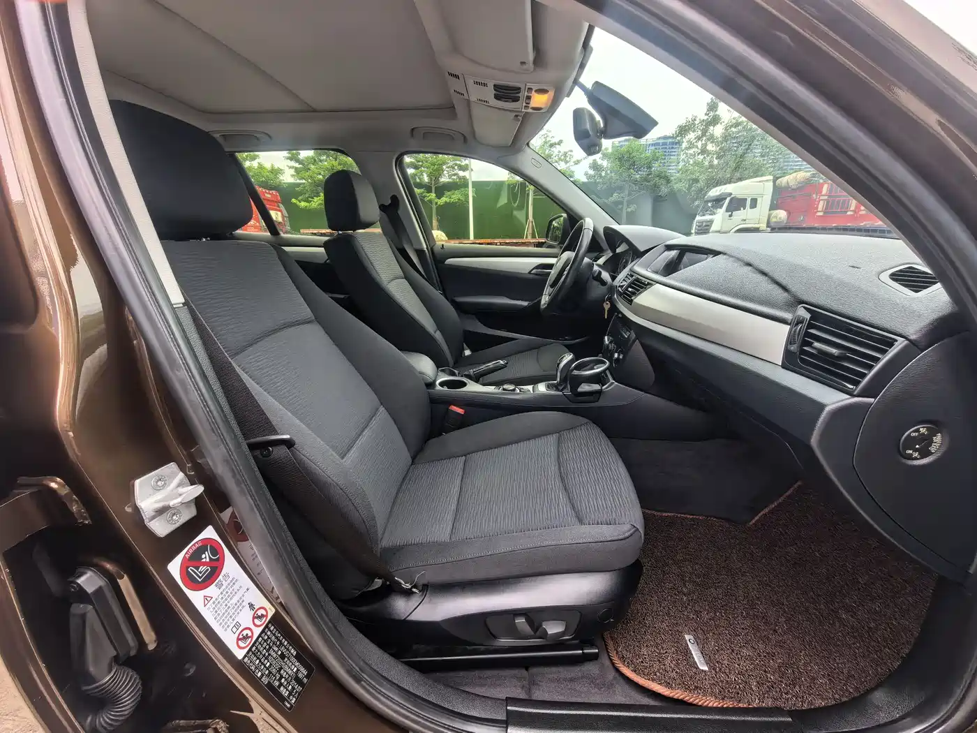 BMW X1 2014 sDrive18i Fashion Edition фото 6