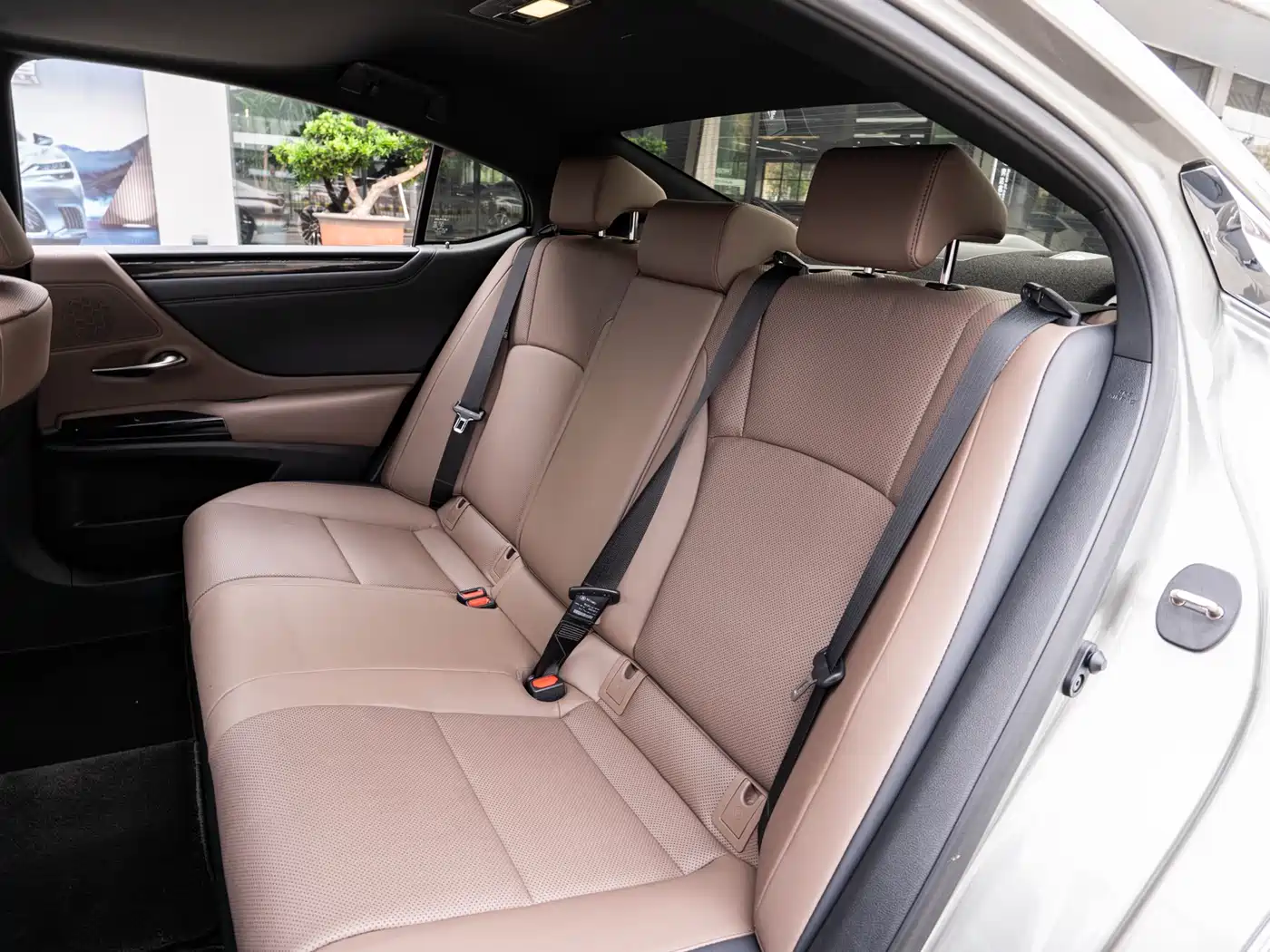 Lexus ES 2022 300h Excellence Edition фото 12