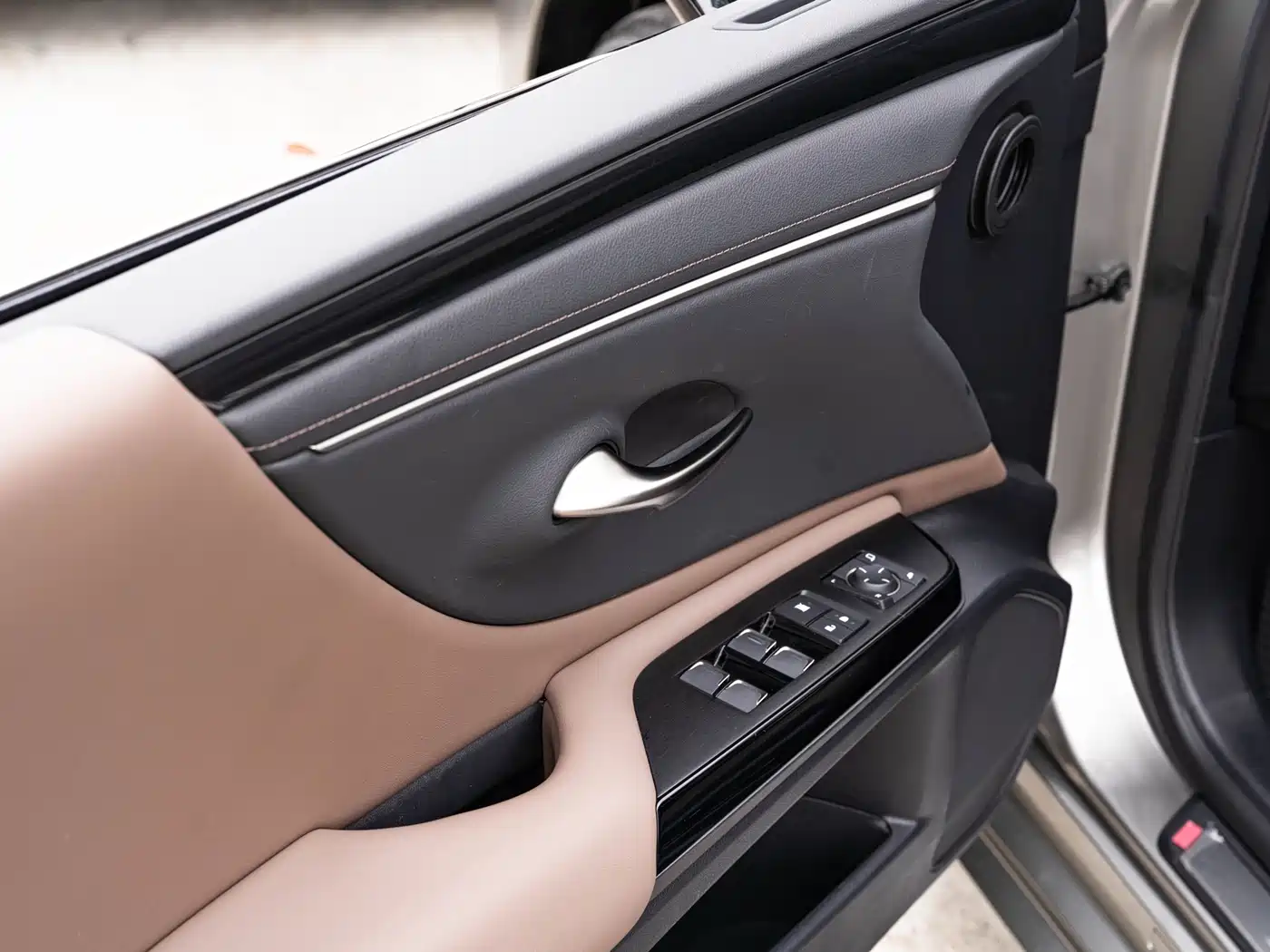 Lexus ES 2022 300h Excellence Edition фото 18