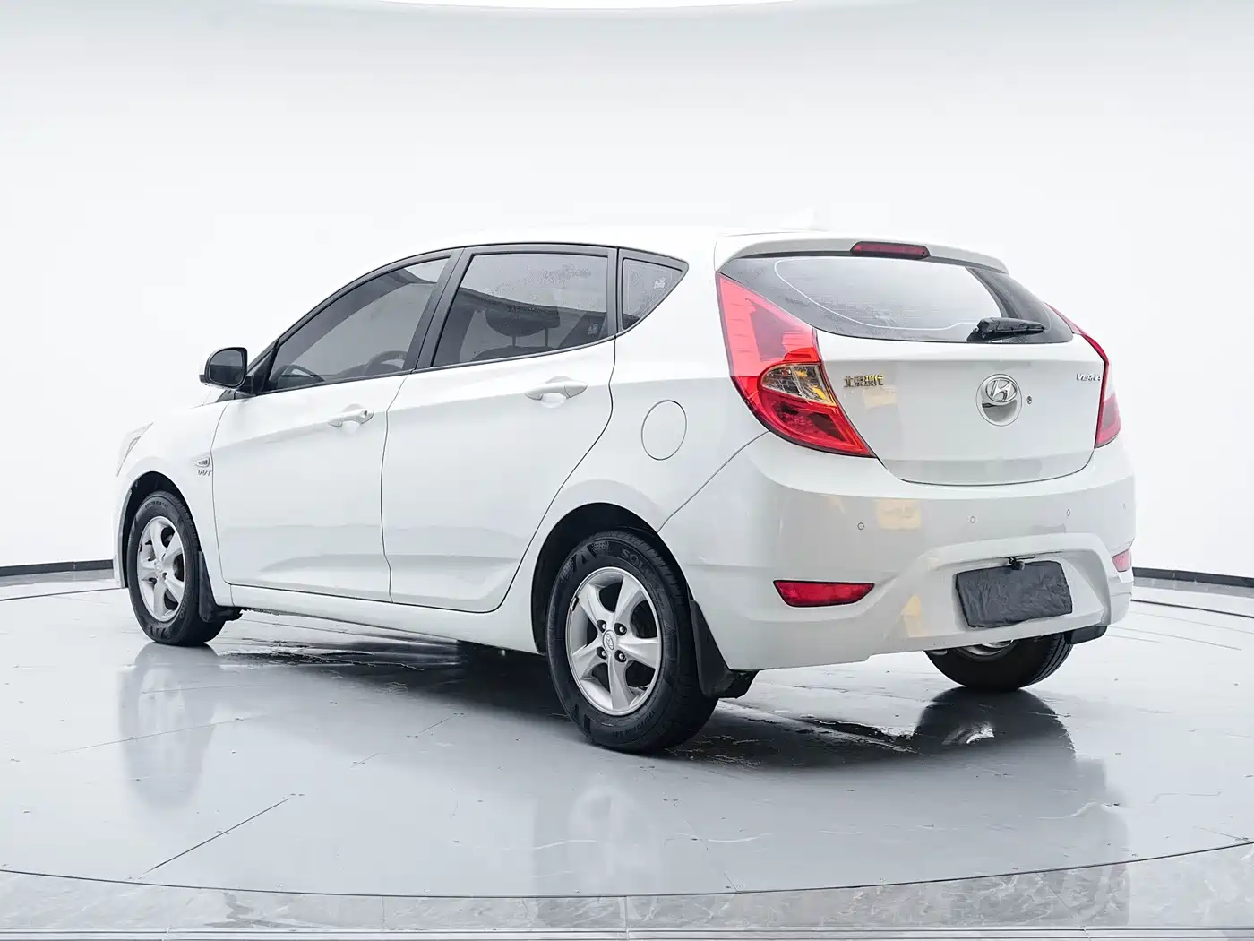 Hyundai Reina 2014 Model 1.4L Automatic GLX фото 24