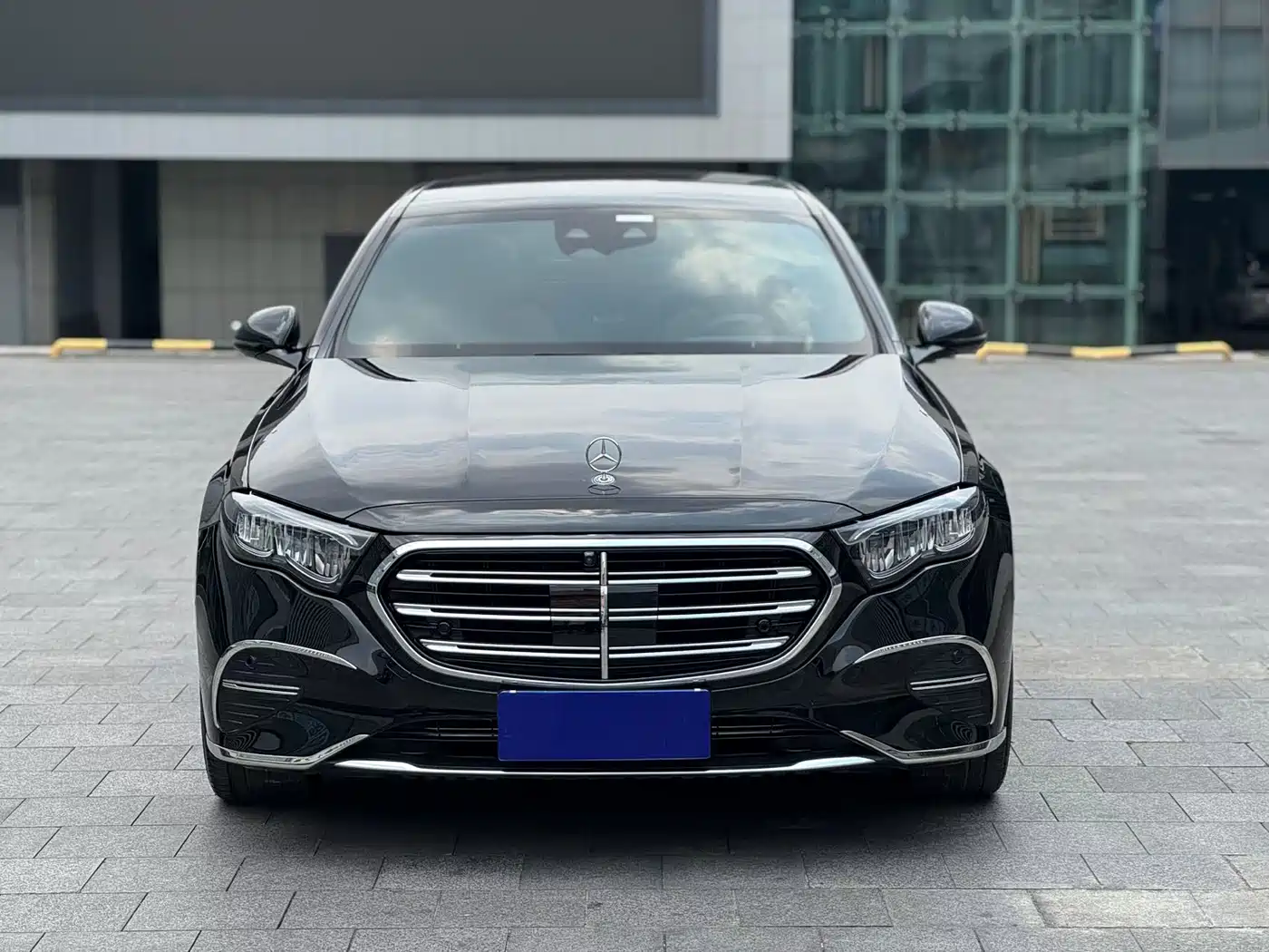 Mercedes-Benz E-Class 2024 E 300 L Fashion фото 2