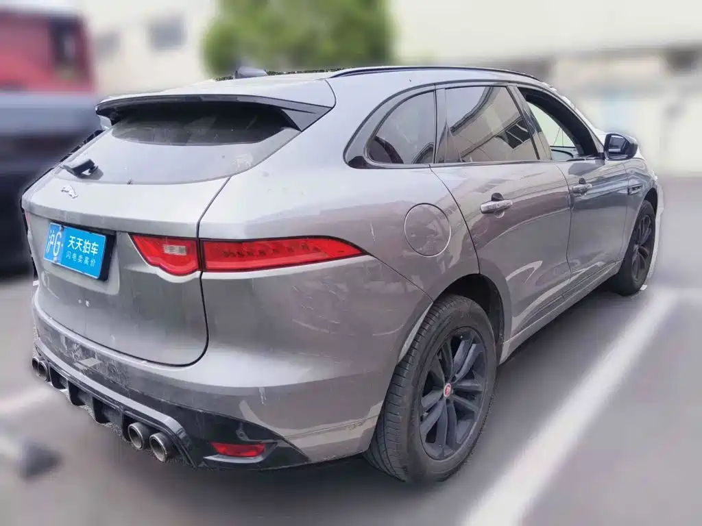 Photo 2 - Jaguar F-PACE