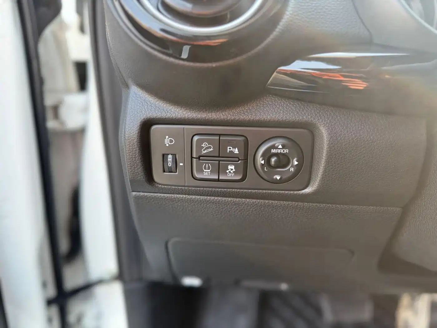 Kia KX1 2021 1.4L CVT Fun Sunroof Version фото 11