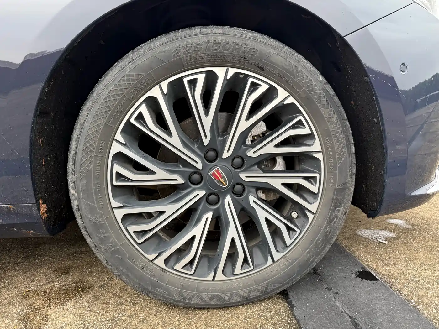 Hongqi H5 2024 2.0T Automatic Smart Connect Flag Leader Edition фото 16
