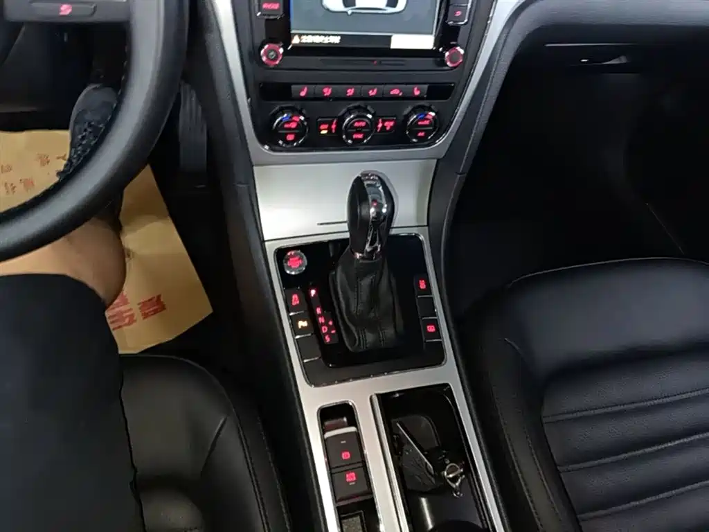 Volkswagen Passat 2015 1.8TSI DSG Prestige Edition фото 14