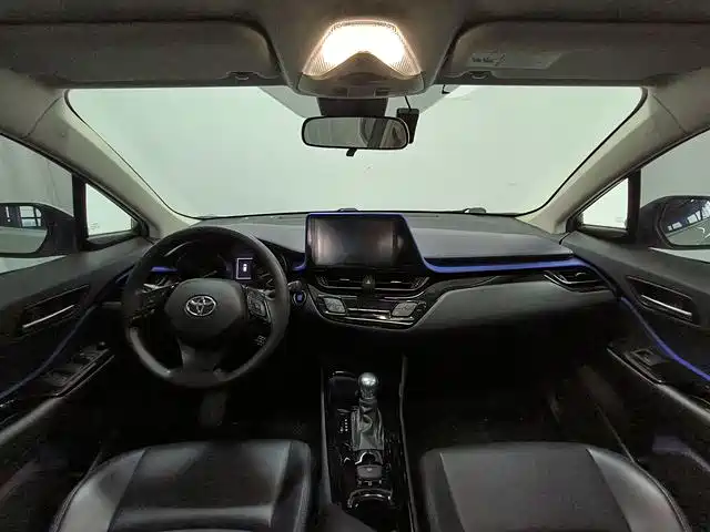 Toyota C-HR 2020 Model 2.0L Leading фото 3
