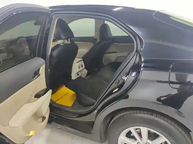 Toyota Camry 2018 2.0E Elite Edition фото 7