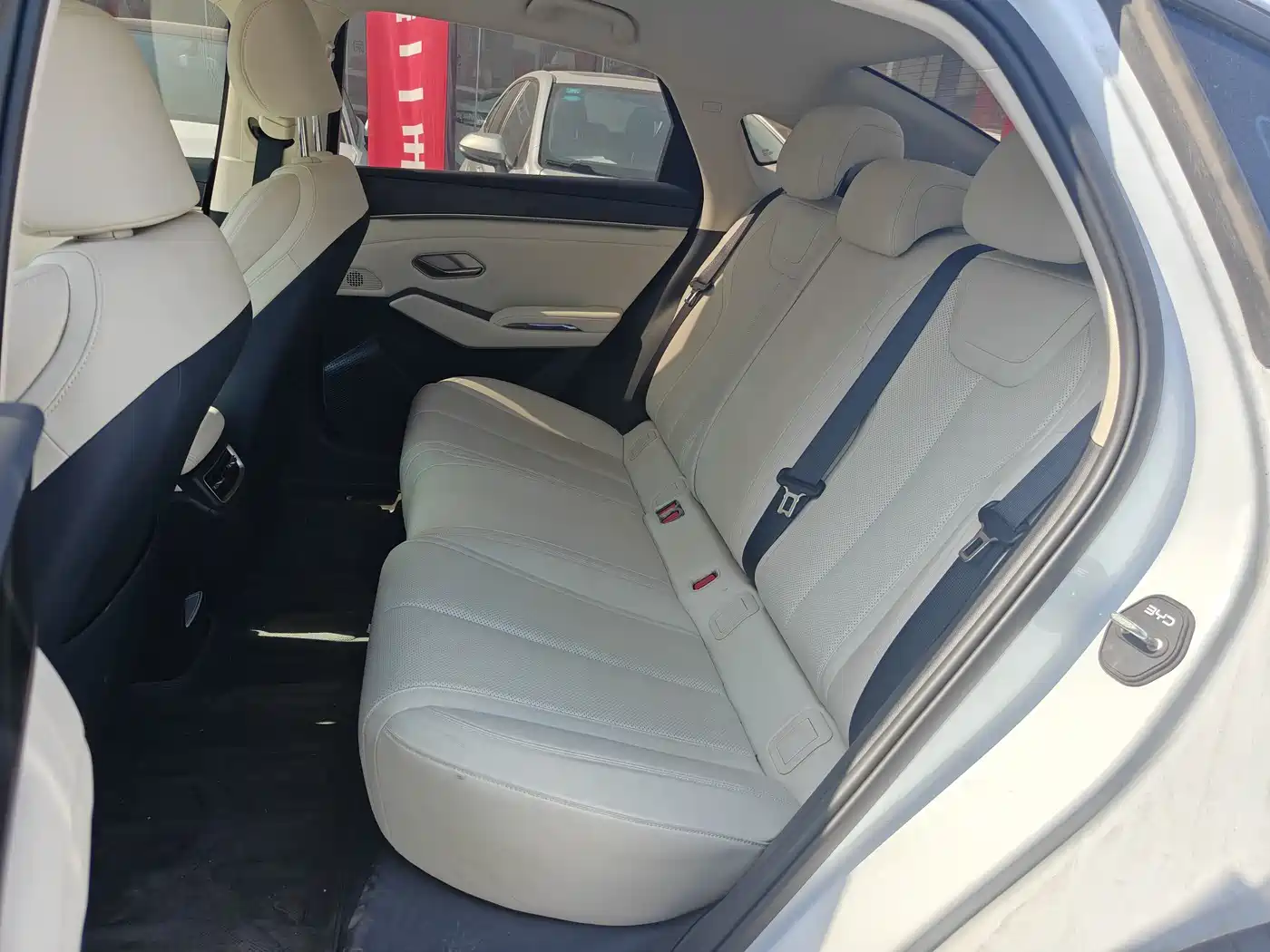 BYD Qin L 2024 DM-i 80KM Leading Edition фото 7
