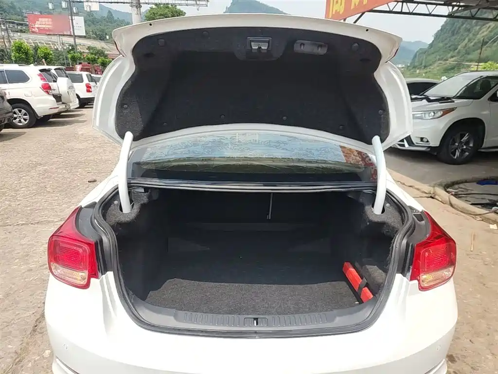Chevrolet Malibu 2013 2.0L Automatic Luxury Edition фото 19