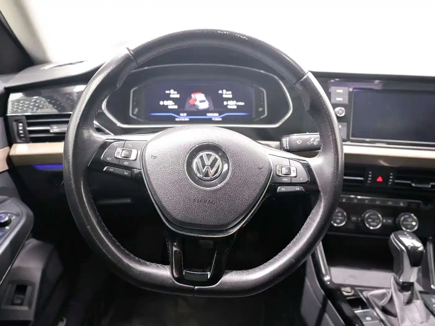 Volkswagen Passat 2019 330TSI Luxury Edition China VI фото 18