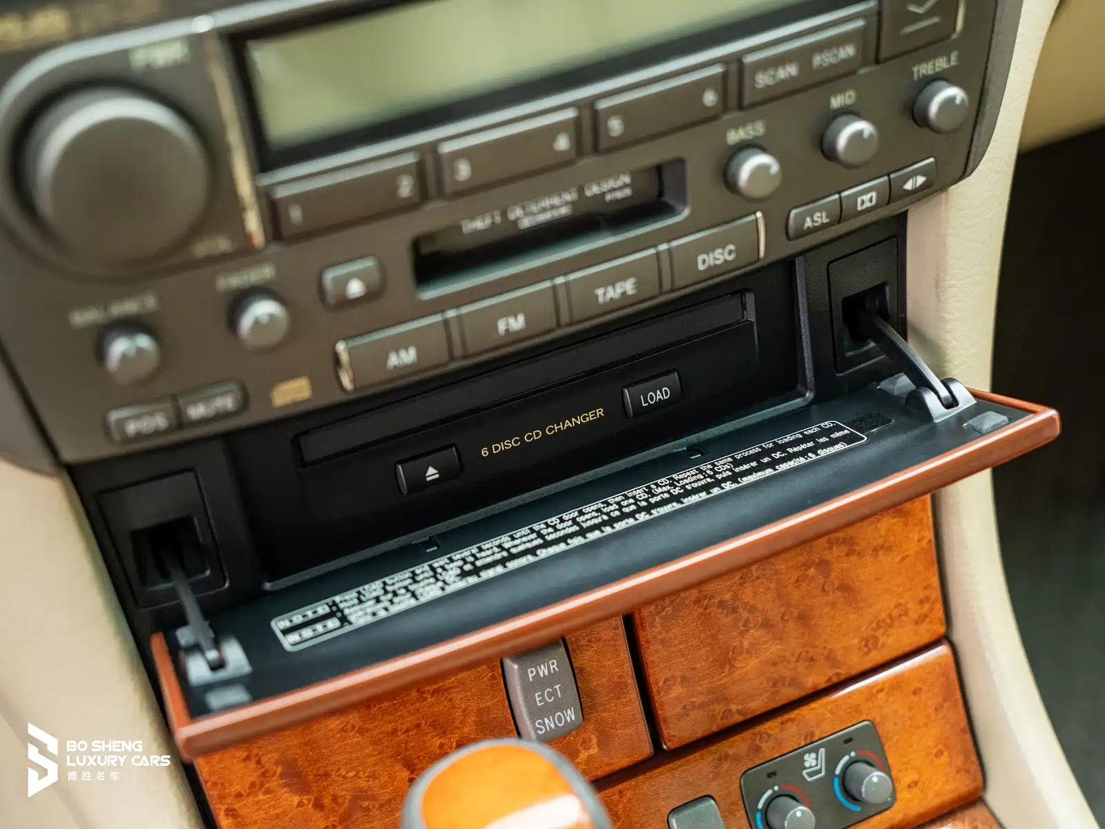 Фото 28 - Lexus LS
