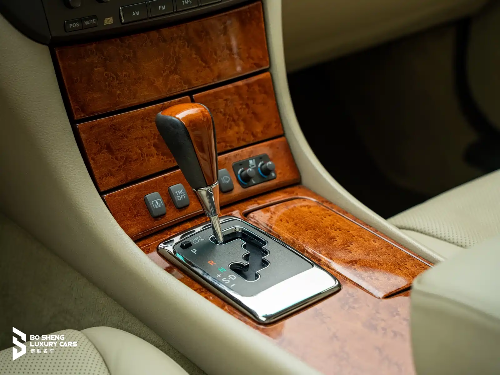 Фото 38 - Lexus LS