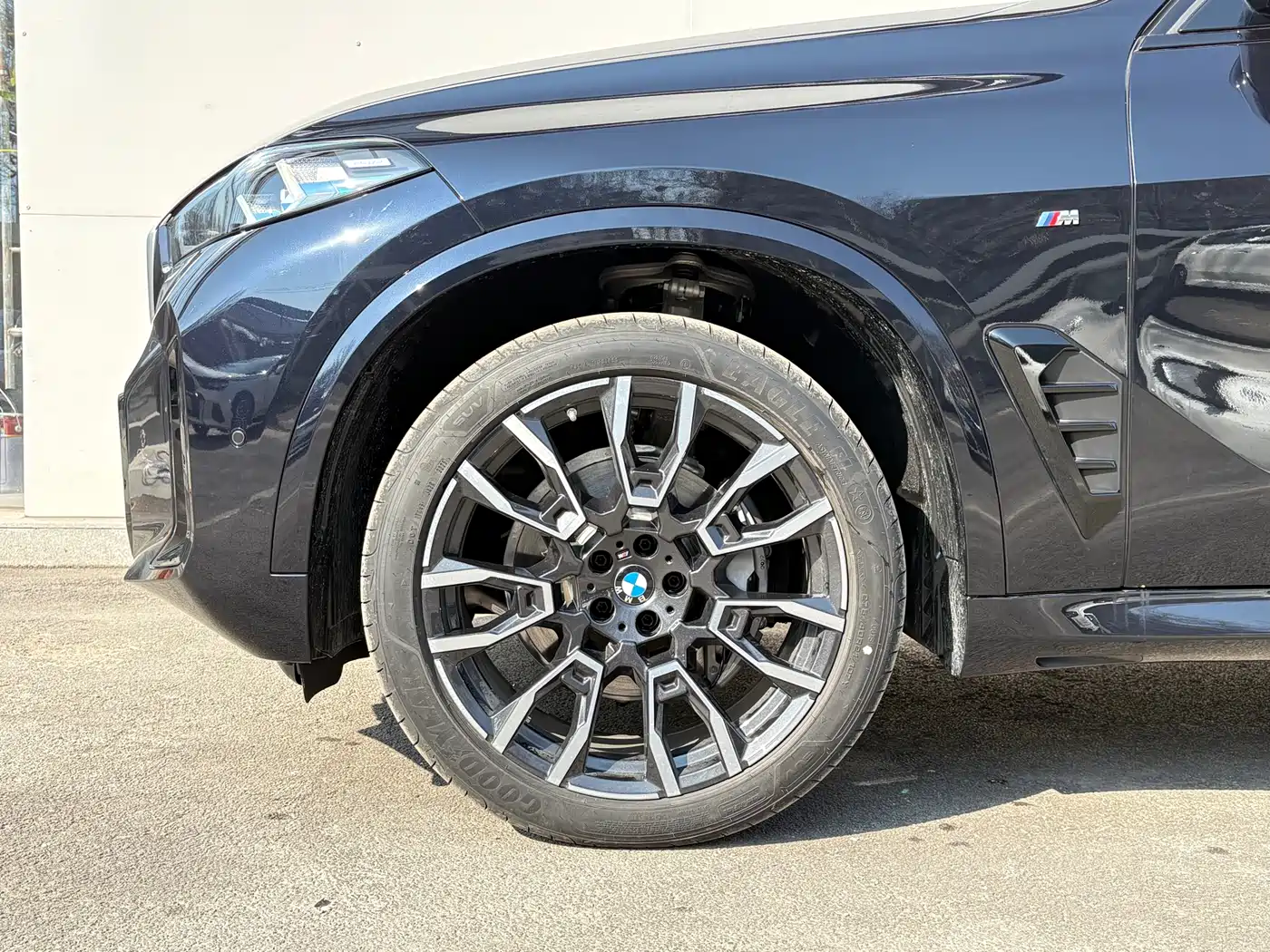 BMW X5 2025 Model xDrive 40Li M Sport Blackout Package фото 6
