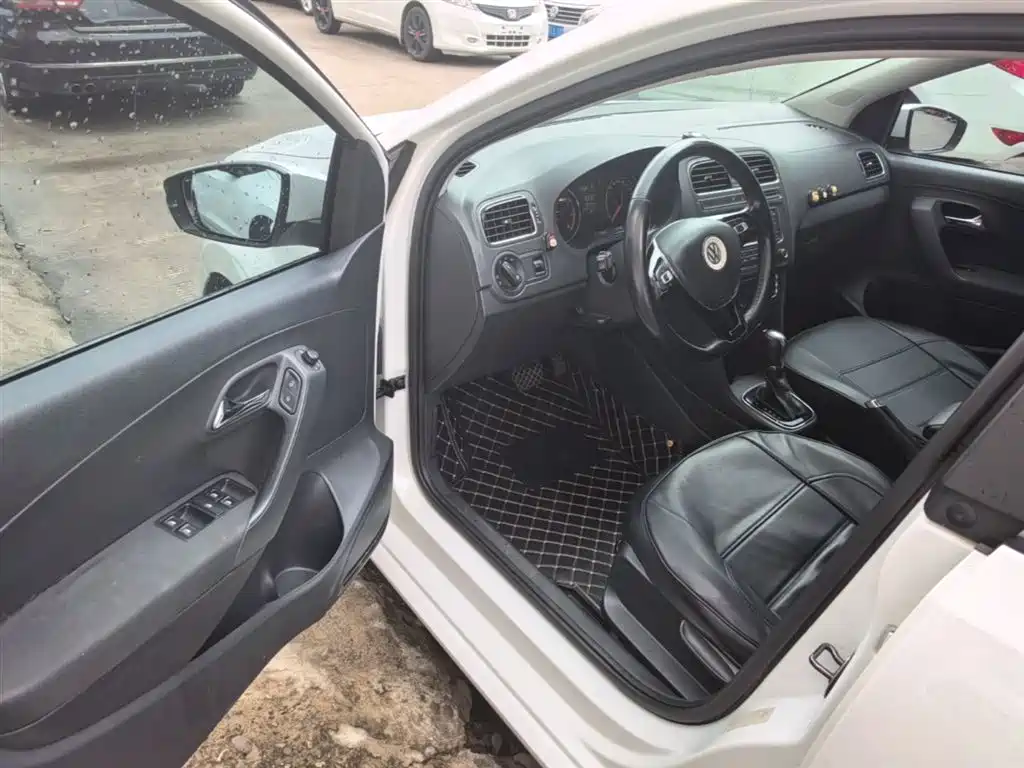 Volkswagen Polo 2016 1.6L Automatic Comfort фото 16