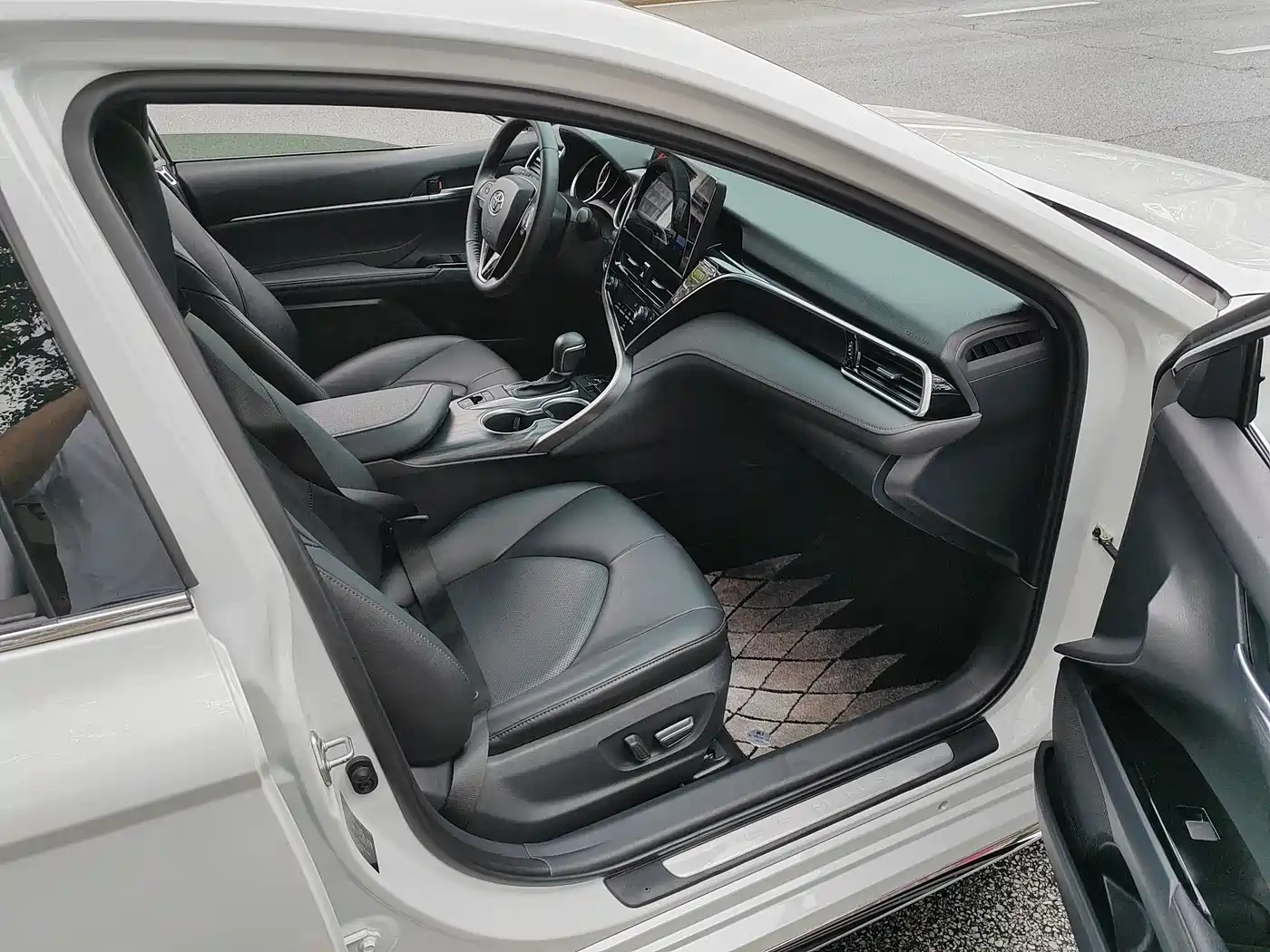 Toyota Camry 2023 2.0G Luxury Edition фото 9