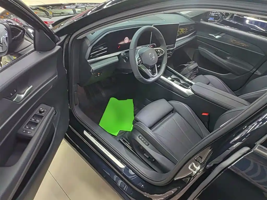 Volkswagen Passat 2025 Pro 380TSI Dragon Glory Edition фото 16