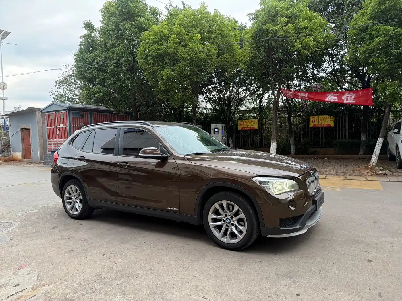 BMW X1 2014 sDrive18i Leading Edition фото 3