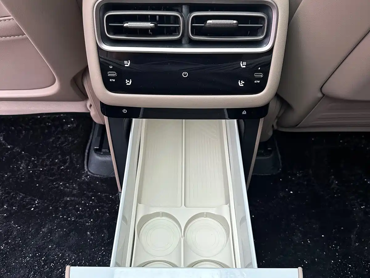 Li Auto i6 2026 2025 2WD Base Model