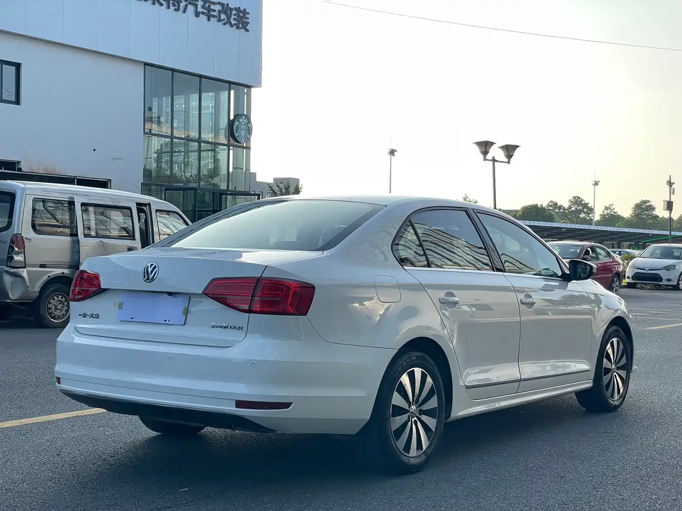 Volkswagen Sagitar 2017 1.6L Automatic Comfort фото 14