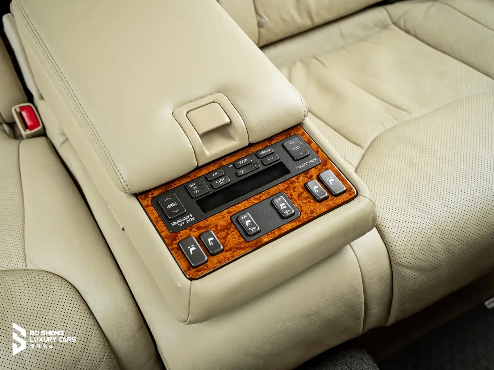 Фото 42 - Lexus LS