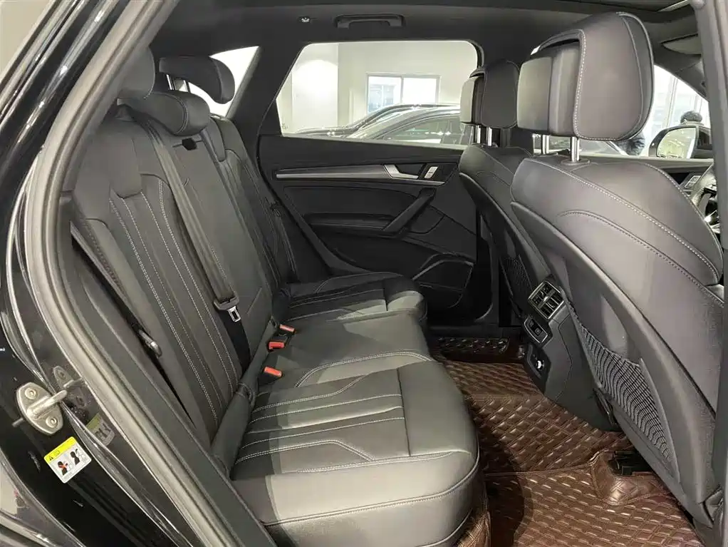 Audi Q5L 2024 Model 45 TFSI Luxury Dynamic фото 8