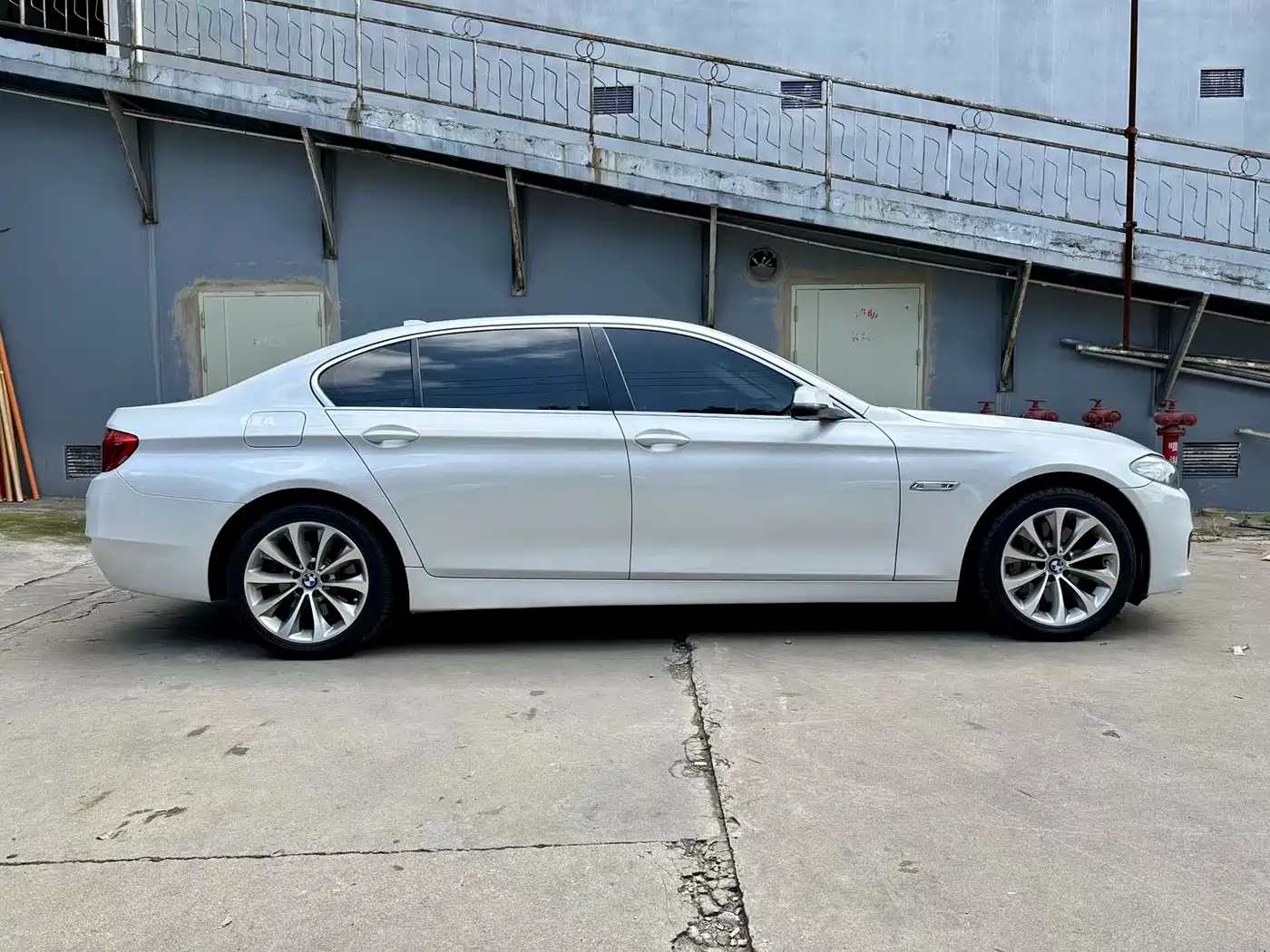 BMW 5 Series 2014 528Li Leading Edition фото 7