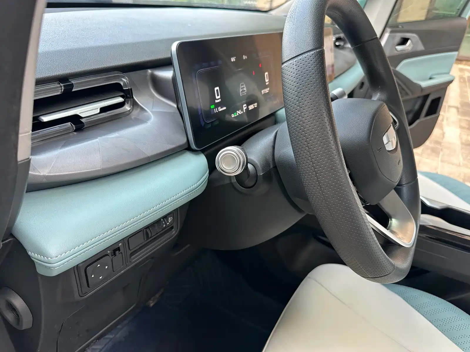 Фото 24 - Geely Geometry E Firefly