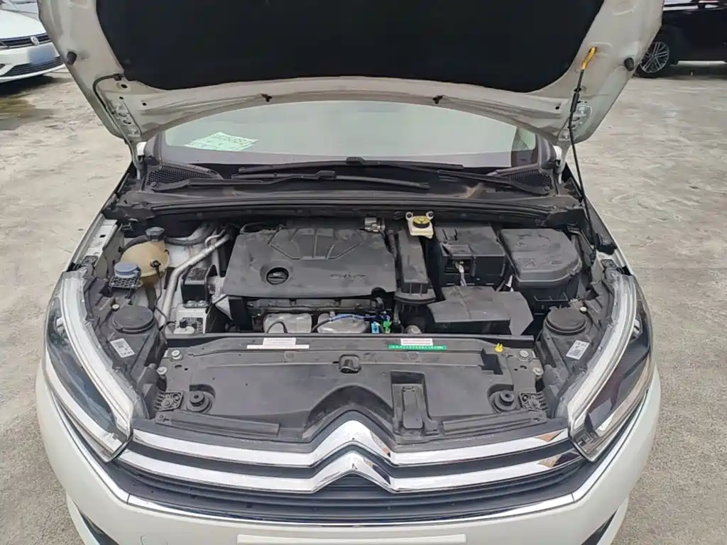 Citroën C4 C-Quatre 2017 2016 1.6L Automatic Luxury Model