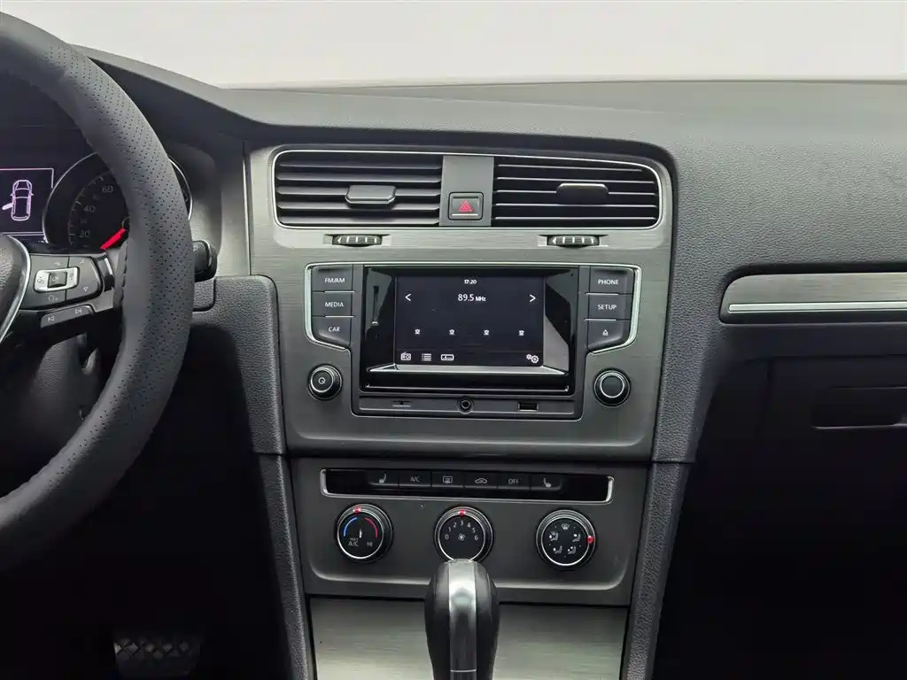 Volkswagen Golf 2016 230TSI Automatic Luxury фото 12