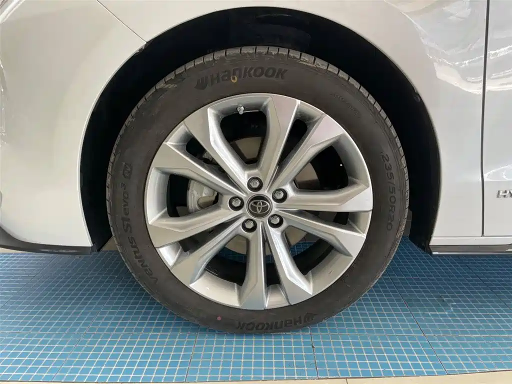 Toyota Sienna 2023 2.5L Hybrid Premium Edition фото 29