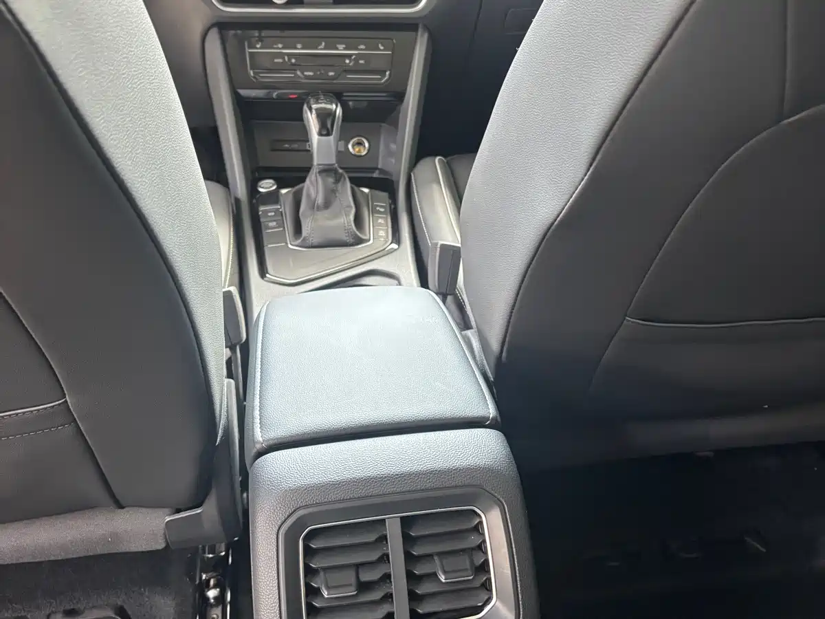 Volkswagen Tiguan L 2024 Outstanding 330TSI Auto 2WD R-Line Dragon Glory Edition фото 13