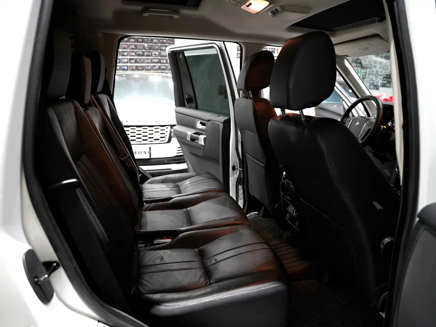 Land Rover Discovery 2015 3.0 SC V6 SE фото 11