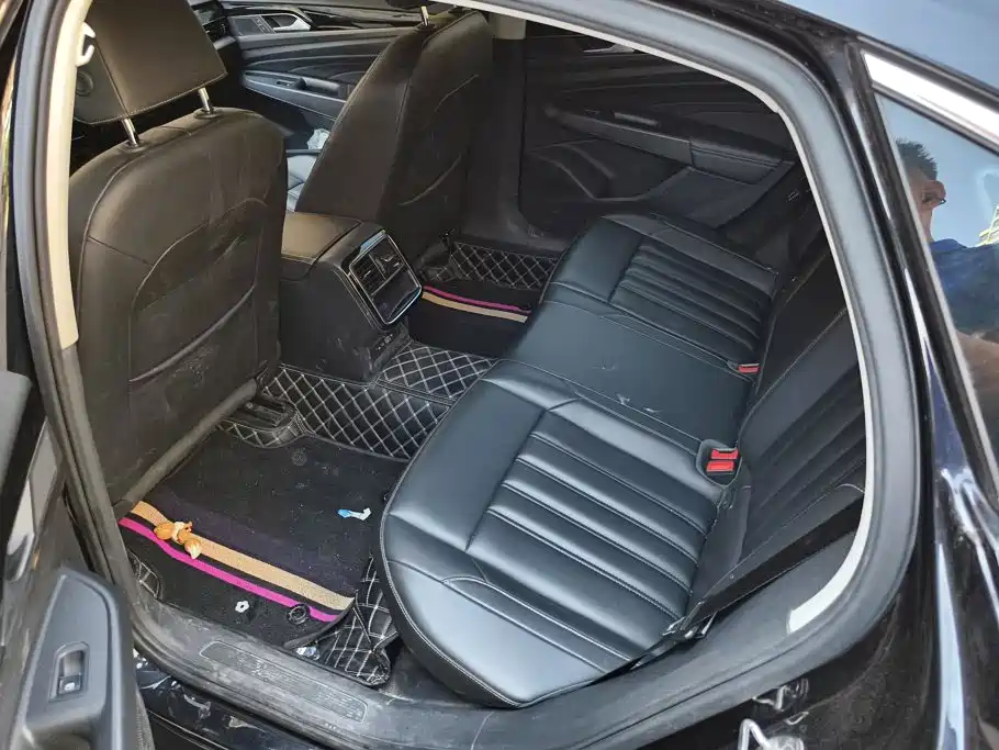 Photo 11 - Volkswagen Passat