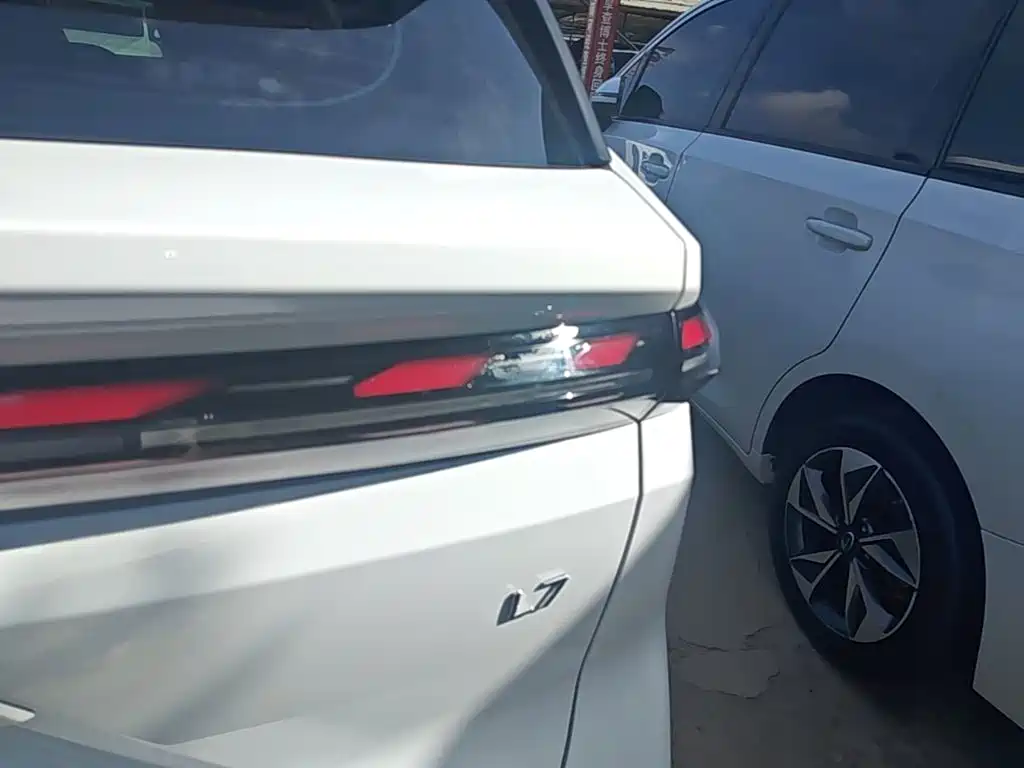 Geely Galaxy Galaxy L7 2024 2024 1.5T 55km PRO Soaring Dragon Edition