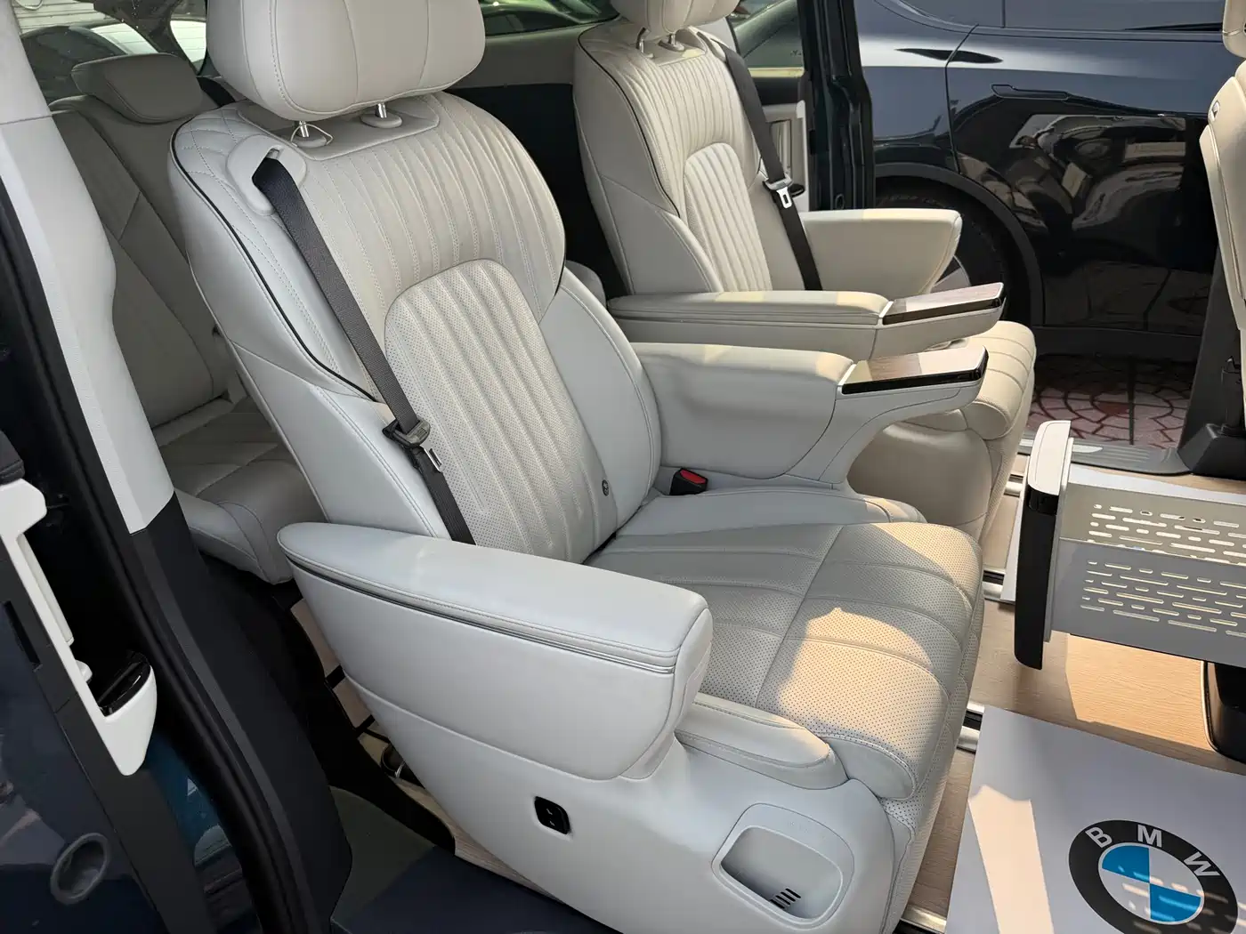Voyah Auto Voyah Dreamer 2025 PHEV AWD Flagship Kunpeng Edition фото 10
