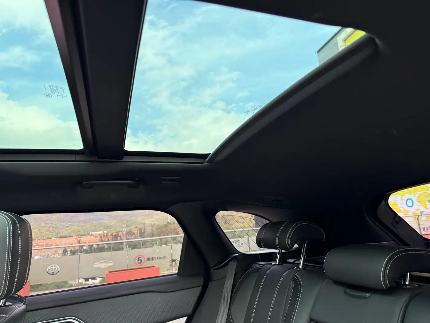 Land Rover Range Rover Velar 2019 250PS R-DYNAMIC S фото 36
