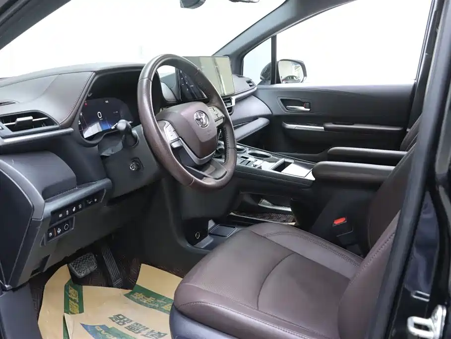 Toyota Sienna 2021 2.5L Hybrid Platinum Edition фото 13