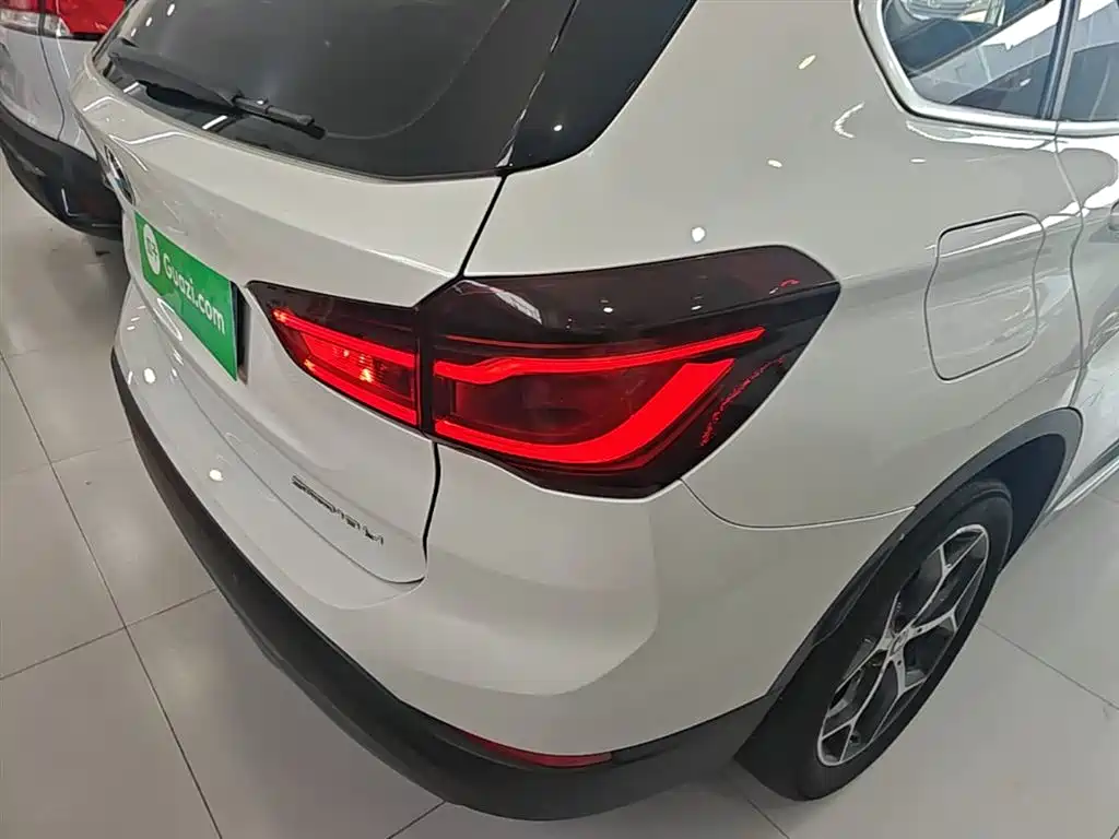 BMW X1 2018 sDrive18Li Premium Model фото 8