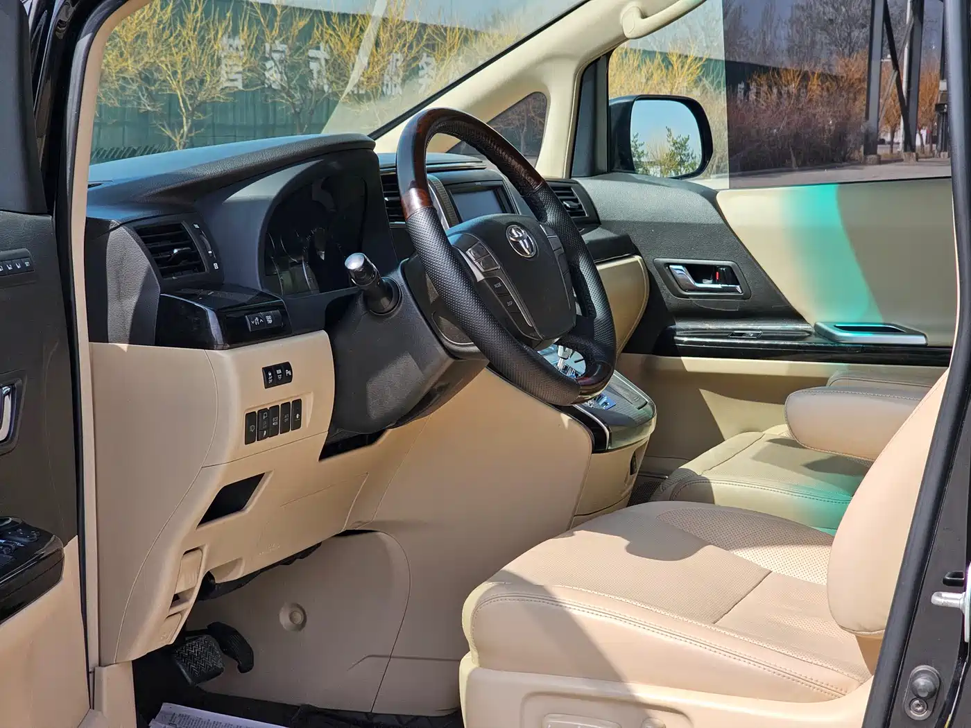 Toyota Alphard 2012 3.5L Luxury Edition фото 8
